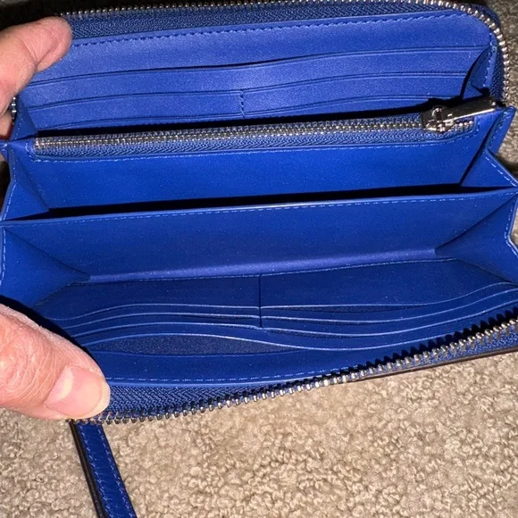 Coach Blue Leather Wallet w/wrist strap - Picture 4 of 4